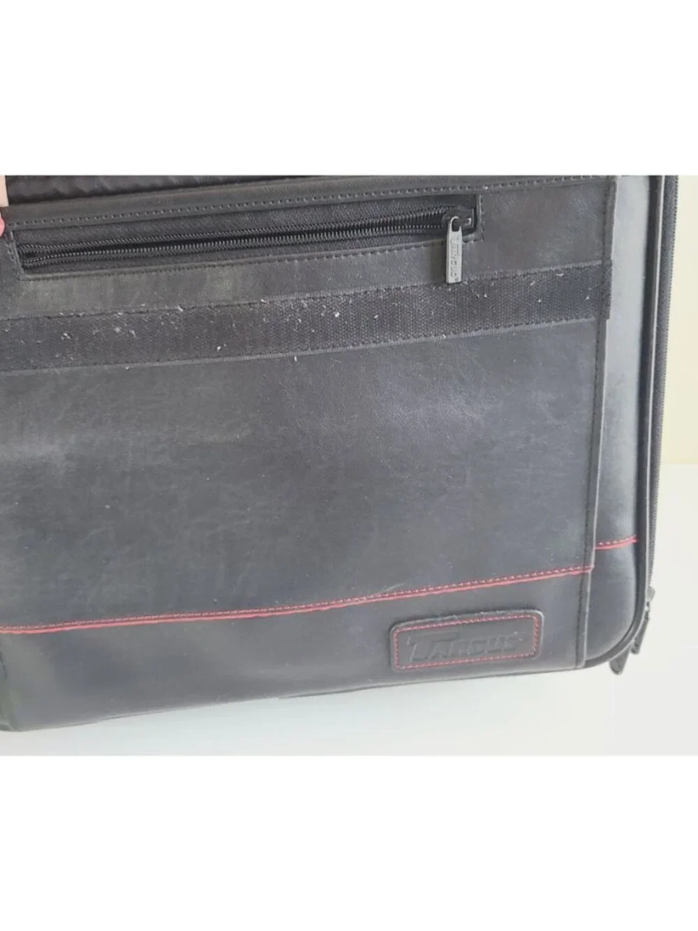 Targus Black Leather Laptop Bag With Shoulder Strap & Multiple Compartments